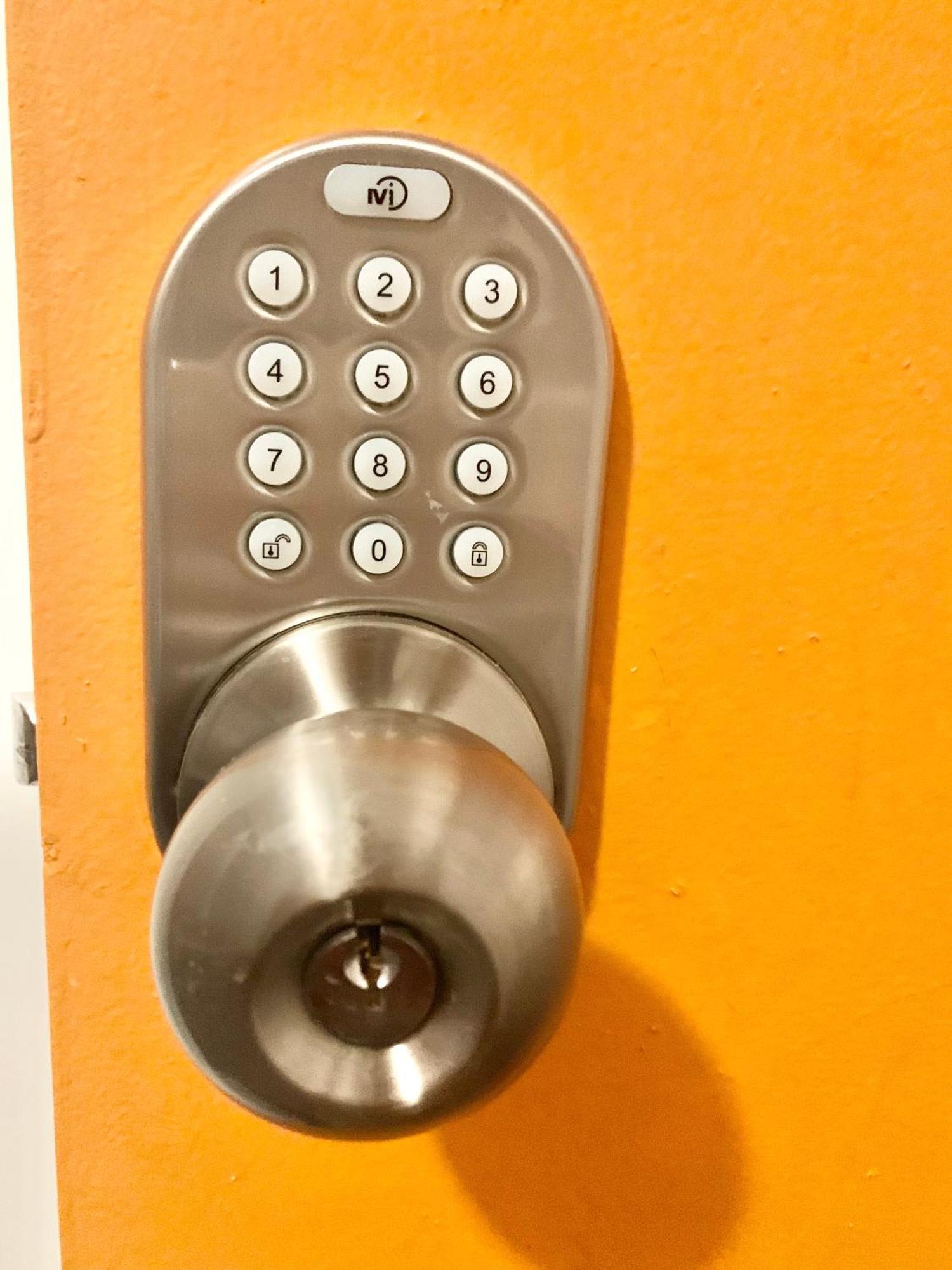 Women Only Rooms - Men Only Rooms - Free Wifi - Coffee Parking - Lockers Miami Eksteriør billede