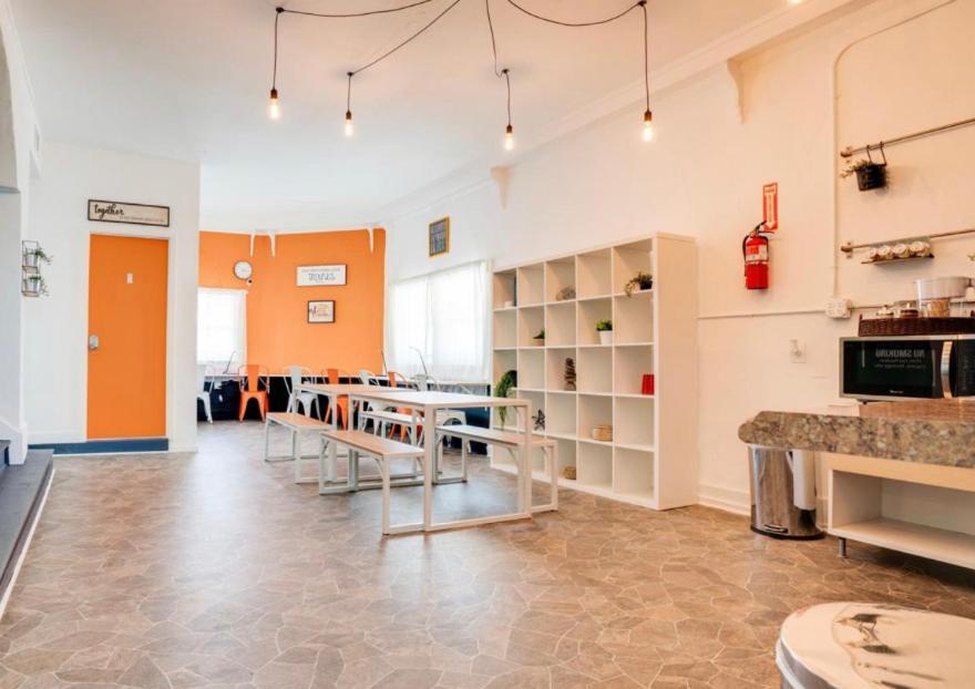 Women Only Rooms - Men Only Rooms - Free Wifi - Coffee Parking - Lockers Miami Eksteriør billede